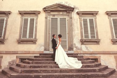 Gelin ve damat her diğer holding