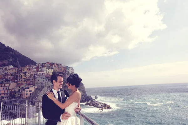 Happy bridal couple kissing near seaside — Stock Photo, Image