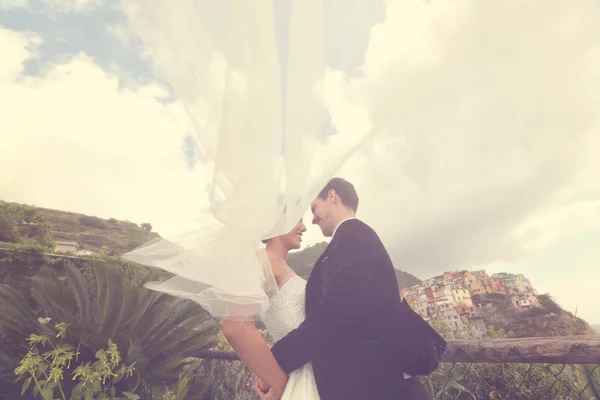 Happy bridal couple kissing near seaside — Stock Photo, Image