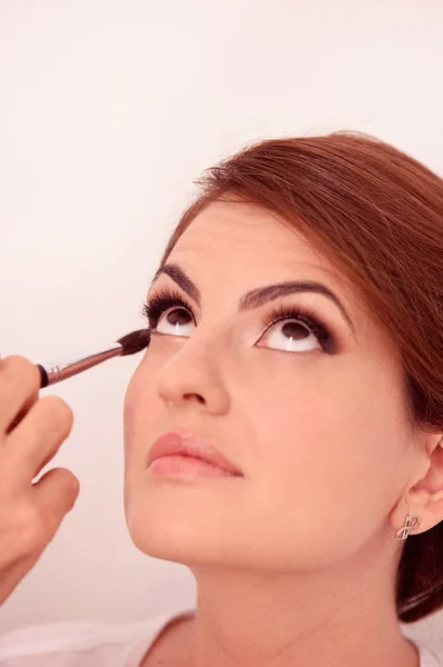 Ritratto di bella donna con trucco — Foto Stock