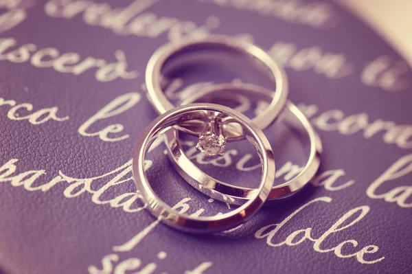 Beautiful engagement and wedding rings — Stock Photo, Image