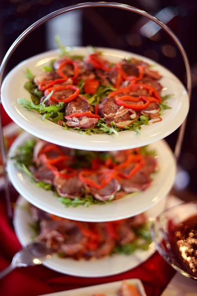 Svatební jídlo na talíře — Stock fotografie