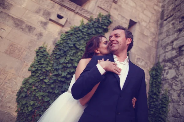 Bride holding her groom tight — Stock Photo, Image