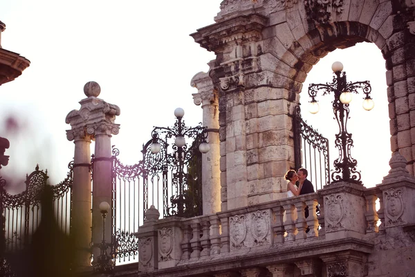 Bride and groom on a balcony — Stock Photo, Image