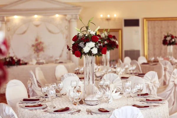 Tavolo da sposa splendidamente decorato — Foto Stock