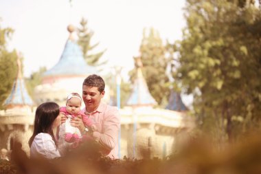 Onların bebek kız ile oynarken üst