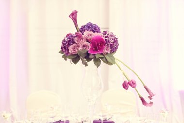 Beeautiful düğün buket masada