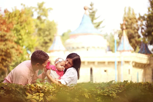 Onların bebek kız ile oynarken üst — Stok fotoğraf