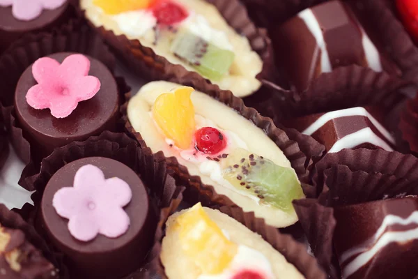 Kleine Kuchen mit unterschiedlicher Füllung — Stockfoto