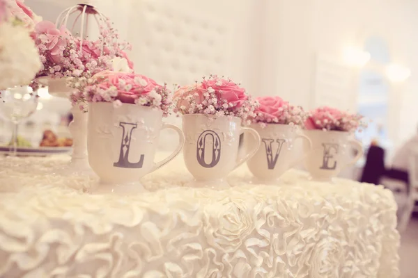 Krásně zdobené svatební stůl — Stock fotografie