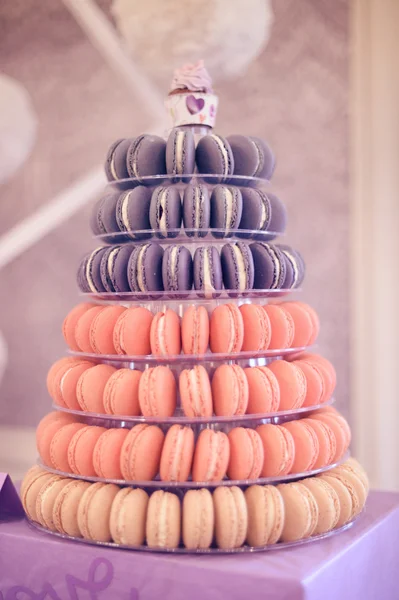 Macaroons yuvarlak tabak — Stok fotoğraf