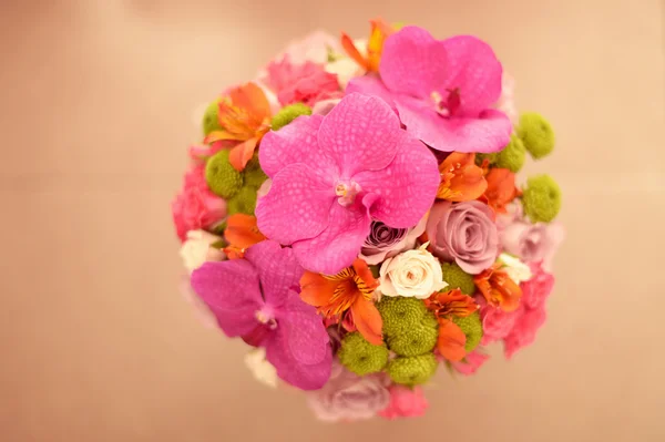 Ramo de muchas flores de colores — Foto de Stock