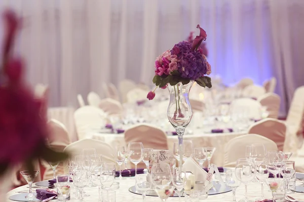 Tabla de ajuste para una boda —  Fotos de Stock