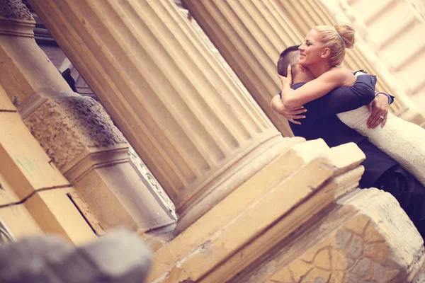 Novia y novio en el día de su boda — Foto de Stock