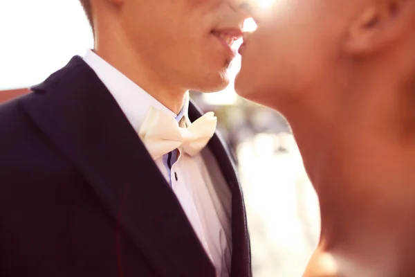 Portrait of a bride and groom in the sunlight — Stock Photo, Image