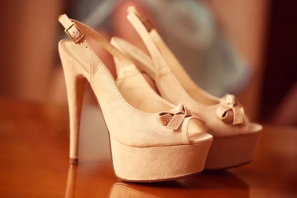 Mooie bruiloft schoenen voor de bruid — Stockfoto