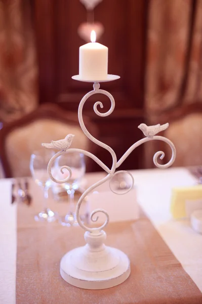 Kerzen auf weißem Metall — Stockfoto