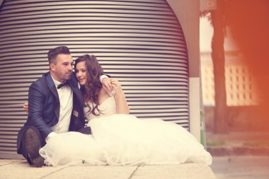 Gelin ve damat kutluyor