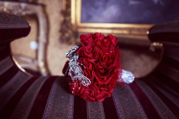 Red wedding bouquet made of paper flowers — Stock Photo, Image