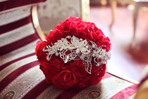 Red wedding bouquet made of paper flowers — Stock Photo, Image