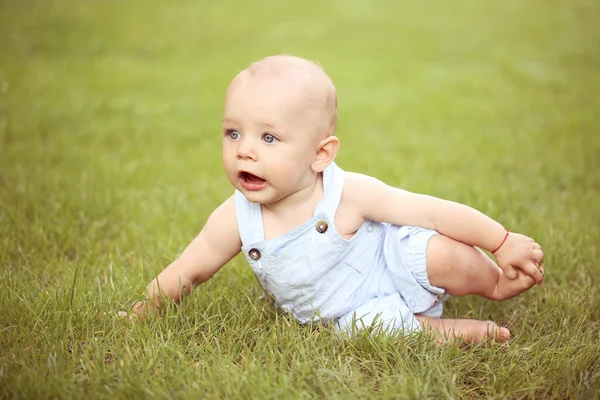 Little boy having fun in the park — Stock Photo, Image