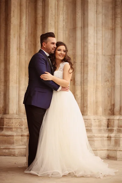 Bride and groom embracing — Stock Photo, Image