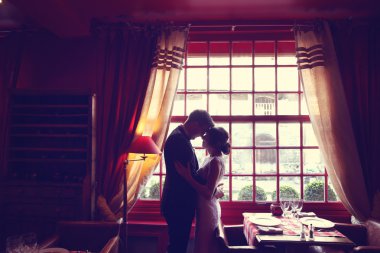 Gelin ve damat Restoran, sıcak bir atmosfer