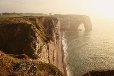 Etretat Aval Cliff, kayalar ve Normandy, Fransa için doğal kemer