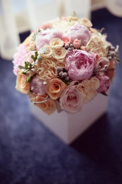 Beautiful wedding bouquet with many flowers — Stock Photo, Image