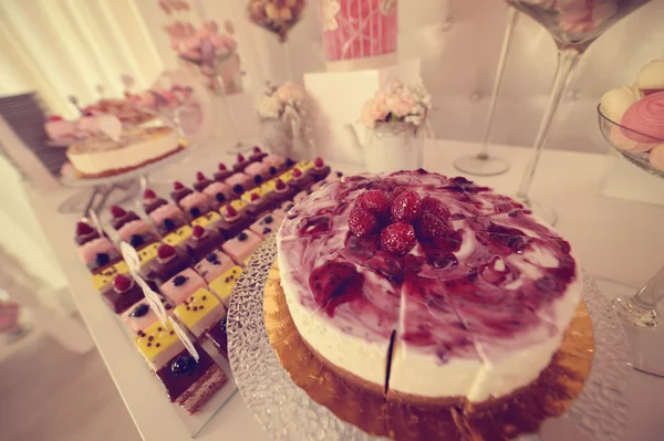 Delicious cake with berries — Stock Photo, Image