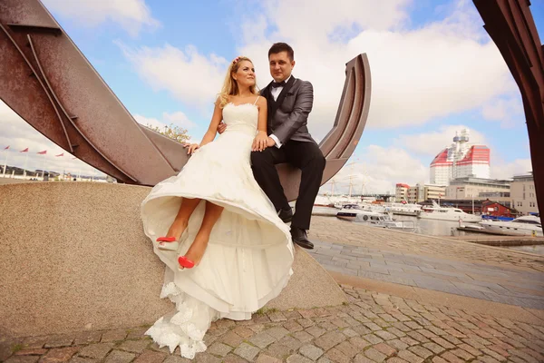 Bride and groom sitting — Stock Photo, Image