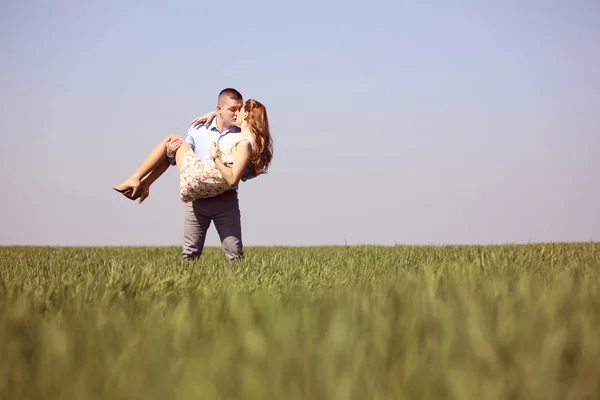 Young couple in green fields — Stock Photo, Image