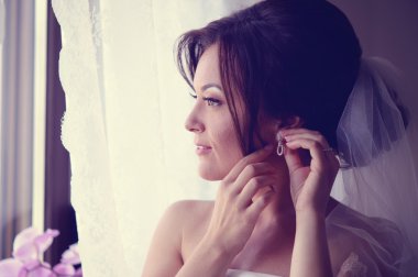 Gelin ona düğün günü için hazırlanıyor