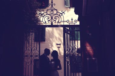 Gelin ve damat bir gate city civarındaki oteller