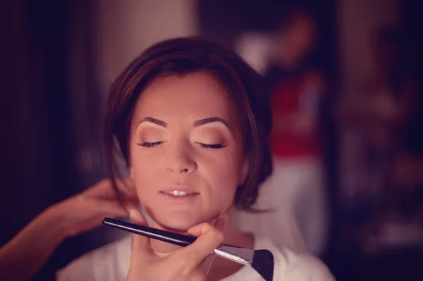 Bride at make up artist — Stock Photo, Image