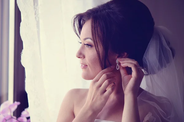 Noiva se preparando para o dia do casamento — Fotografia de Stock