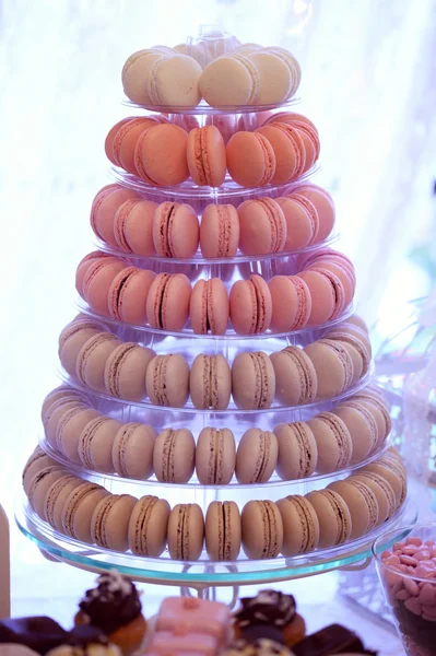 Macaroons yuvarlak tabak — Stok fotoğraf