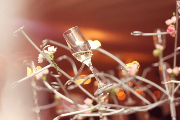 Glass of wine hanging in a tree made of steel — Stock Photo, Image