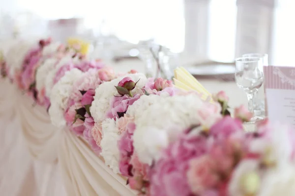 Hochzeit Blumen auf dem Tisch — Stockfoto