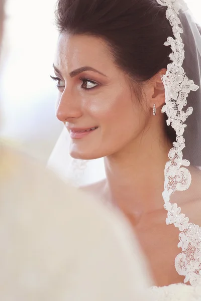 Portréja egy mosolygó menyasszony — Stock Fotó