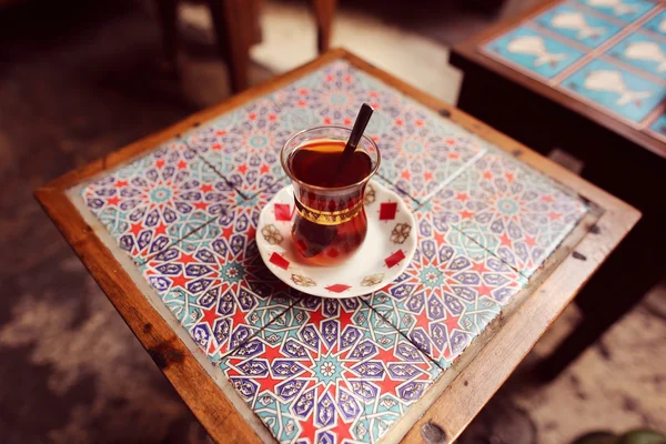 Traditionelle Tasse türkischen Tee — Stockfoto