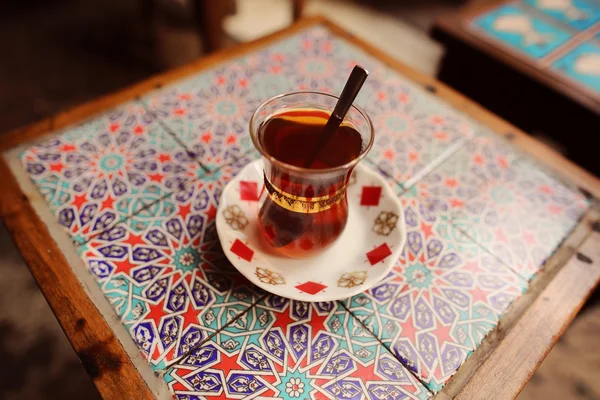 Geleneksel Türk çayı fincan — Stok fotoğraf