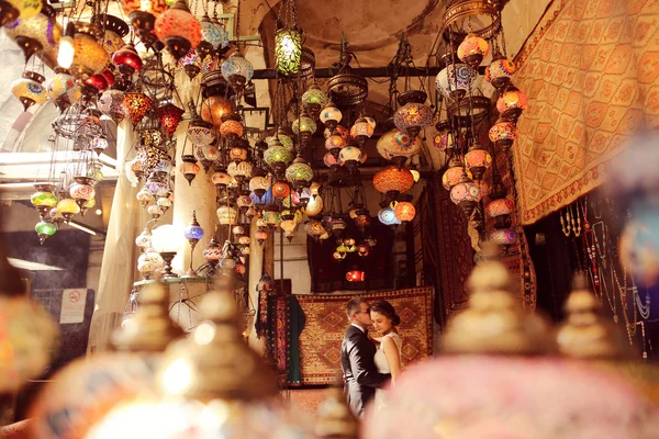 Bride and groom surrounded by traditional turkish lamps — Stock Photo, Image