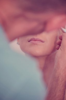 bir kadının dudakları