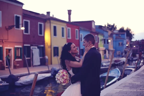 Bride and groom in Venice — Stock Photo, Image