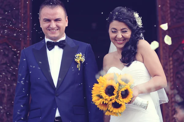 Жених и невеста в день их свадьбы — стоковое фото