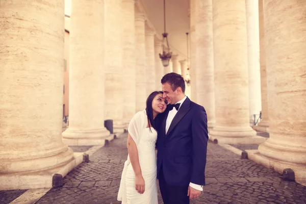 Cheerful bride and groom — Stock Photo, Image