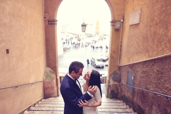 Cheerful bride and groom — Stock Photo, Image