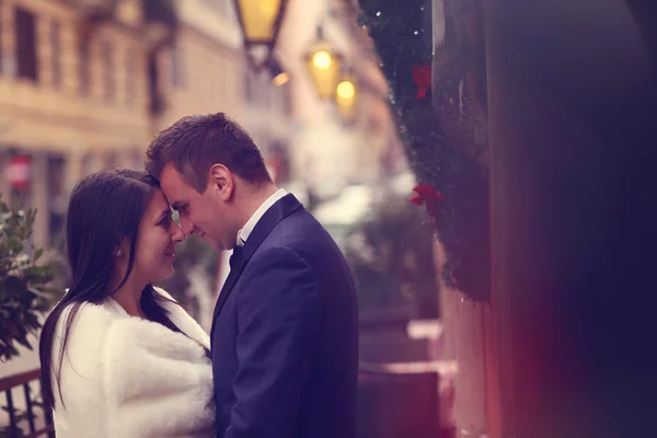 Brautpaar in der Stadt — Stockfoto