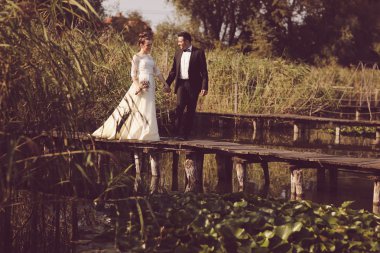 Gelin ve damat ahşap köprü